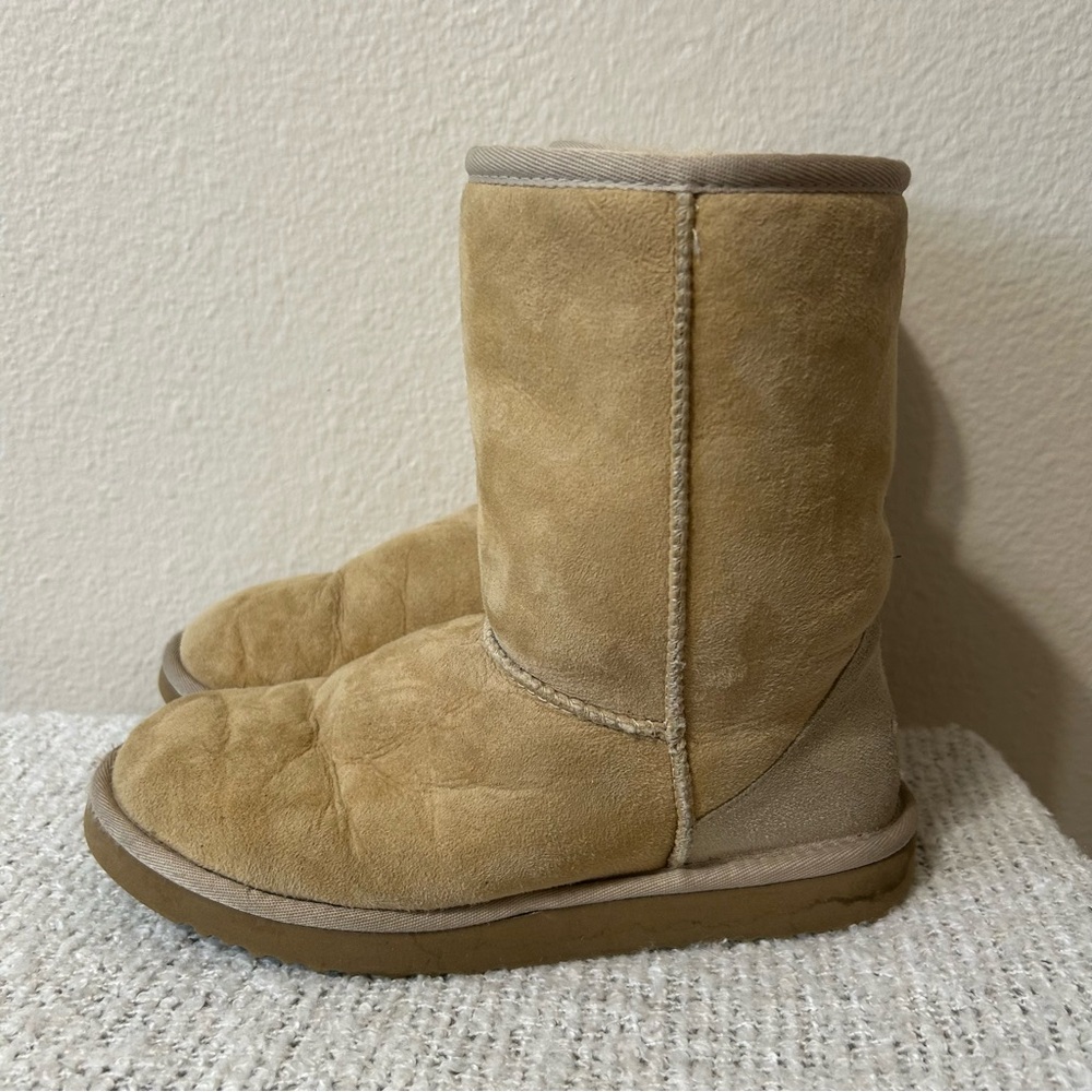 UGG Classic Short Boot - Picture 3 of 8